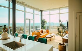 New - Luxury 2Br Penthouse Apt In Central Halifax